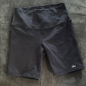 ALO Yoga Women's Black biker shorts